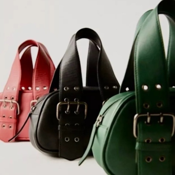 Free People Say Yes Bag Tote Handbag Small Oval Black Leather Buckles Zipper - Picture 4 of 8